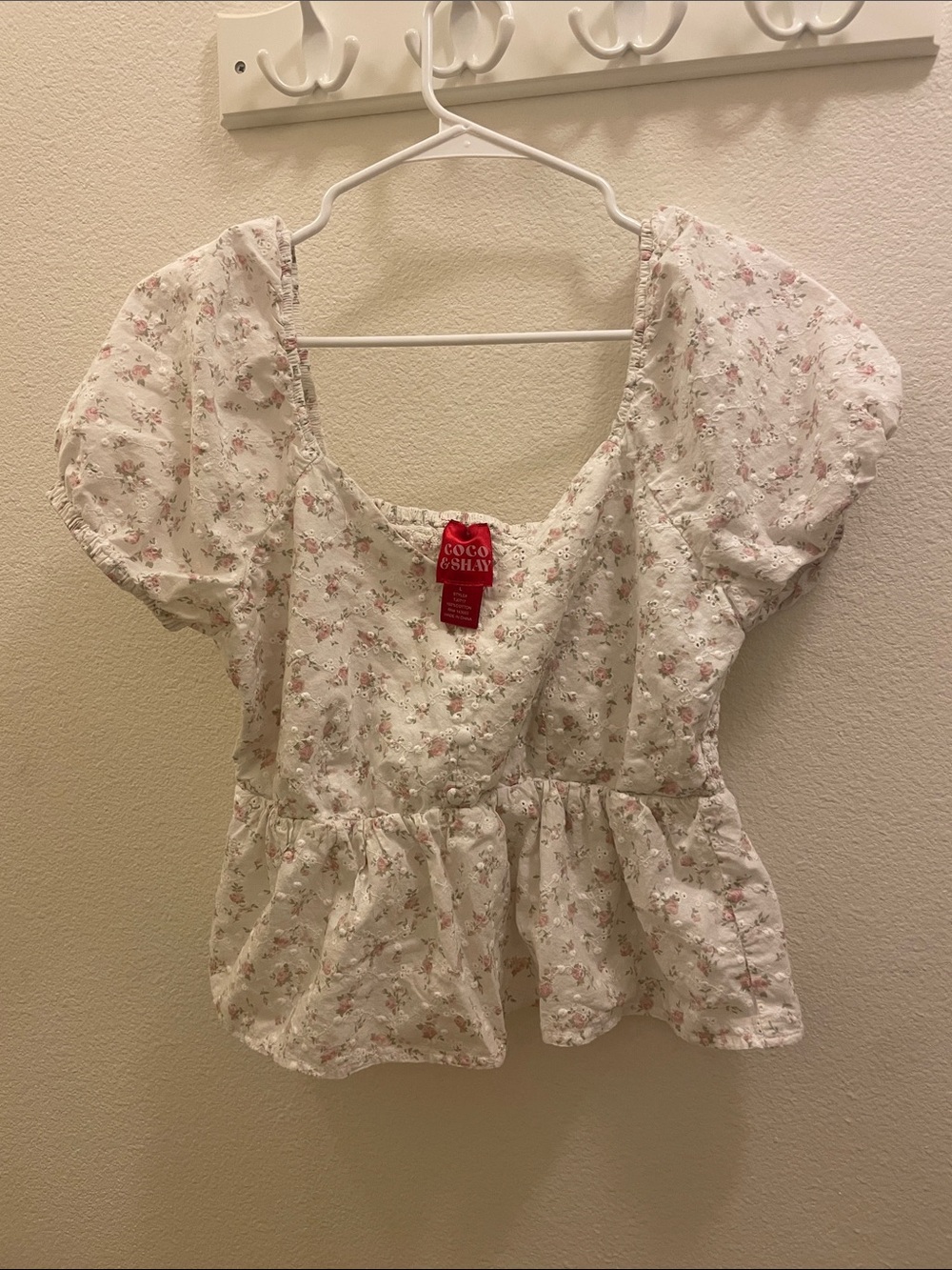 Coco & Shay Cream Floral Peplum Blouse with Puff Sleeves